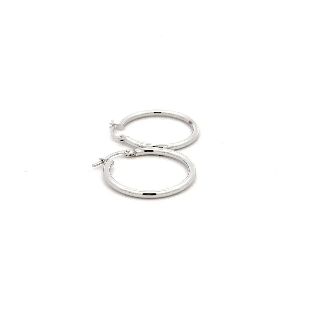 18K White Gold Earrings Hoops Loops 1.35 grams - Picture 5 of 9